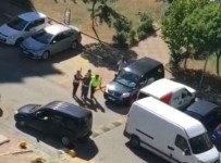 Evlere Girmeye Çalisan Hirsiz Suçüstü Yakalandi, Kovalamaca Ani Kameraya Yansidi