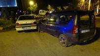 Karabük'te Iki Otomobil Çarpisti Açiklamasi 2 Yarali