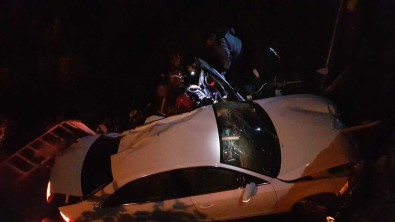 Kontrolden Çikan Otomobil Dereye Düstü Açiklamasi 1 Ölü