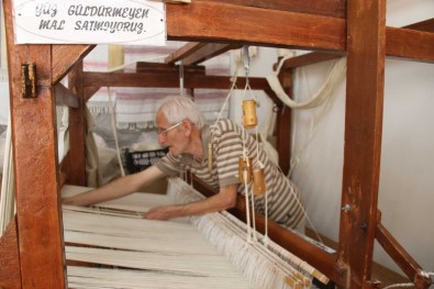 (Özel) 59 Yildir Dokuma Tezgahinin Basinda