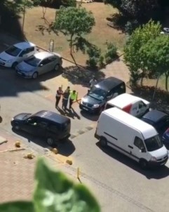 (Özel) Evlere Girmeye Çalisan Hirsiz Suçüstü Yakalandi, Kovalamaca Ani Kameraya Yansidi