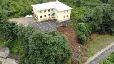 Rize'de Selde Bahçesi Kopan Okul Için Zemin Etüdü Raporu Bekleniyor