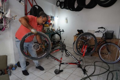 Afetzede Bisikletçi, Selde Zarar Gören Bisikletleri Ücretsiz Tamir Ediyor