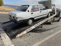 Elazig'da Otomobil Kamyona Çarpti Açiklamasi 1 Yarali