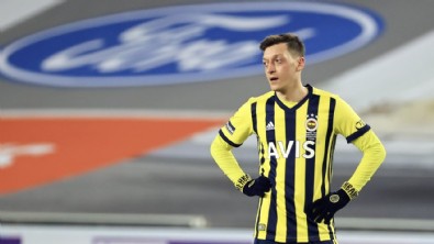 Fenerbahçe'ye Mesut Özil'den kötü haber!