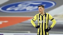 Fenerbahçe'ye Mesut Özil'den kötü haber!