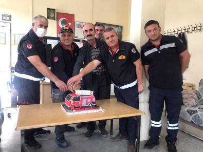 Itfaiyecilere Pastali Kutlama