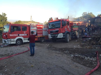 Sindirgi'da Bir Ev Çikan Yanginda Küle Döndü