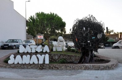CHP'li Datça Belediye Başkanı Gürsel Uçar'a 'heykel' şoku! Açılışta yalnız kaldı