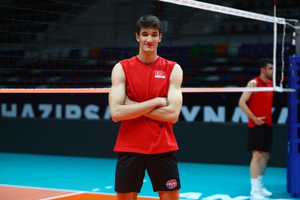 Efe Mandıracı kimdir? Türkiye Voleybol oyuncusu Efe Mandıracı kimdir? kaç yaşında? Efe Mandıracı nereli?