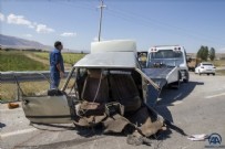 ERZURUM'DA KAZA - Erzurum’da otomobil kazada ikiye bölündü: 5 yaralı