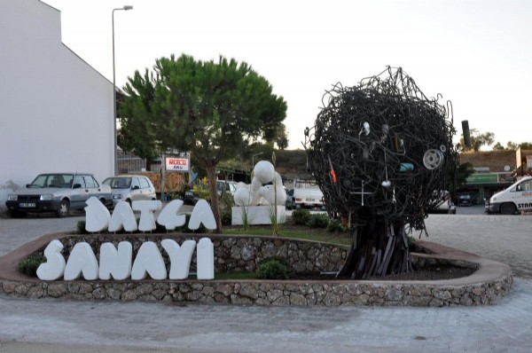 CHP'nin demir heykelini tiye alan Malatyalı esnaf!