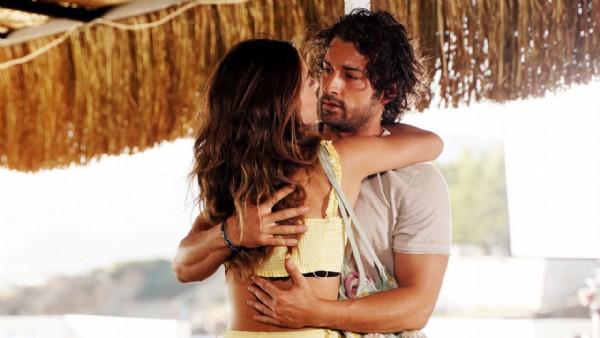 Alp Navruz ile Ayça Ayşin Turan aşk mı yaşıyor? Alp Navruz ile Ayça Ayşin Turan’dan Aşk Pozları