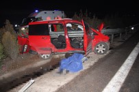 Gaziantep'te Ticari Araç Bariyerlere Ok Gibi Saplandi Açiklamasi 1 Ölü, 1 Yarali