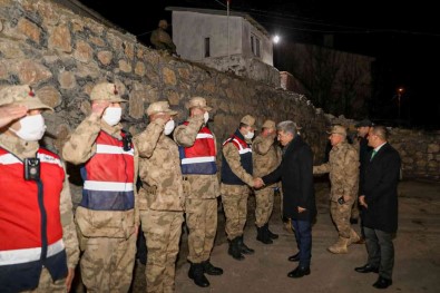 Van Valisi Bilmez, Yeni Yila Nöbette Olan Güvenlik Güçleriyle Girdi