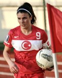 Avrupa'nin En Iyi Türk Kadin Futbolcusu Denizli'ye Geliyor