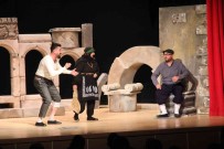 'Basilica Tasi Gümüsten' Adli Tiyatro Oyunu Begeni Topladi