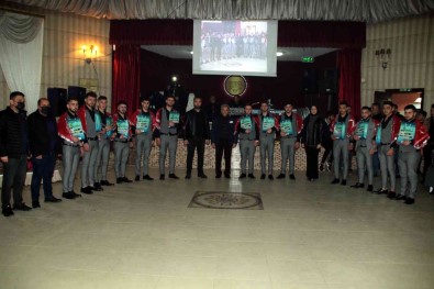 Baskan Akkaya Asker Eglencesine Katildi