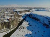 Beyaza Bürünen Murat Kanyonu, Manzarasiyla Görenleri Mest Ediyor