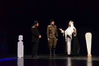 Diyarbakir'da 'Kumandan' Oyunu Tiyatro Severlerle Bulustu