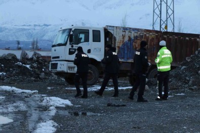 Erzincan'da Basi Bos Köpeklerinin Saldirisina Ugrayan Çocuk Feci Sekilde Yaralandi