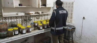 Izmir Polisinden Sigara Kaçakçilarina Operasyon