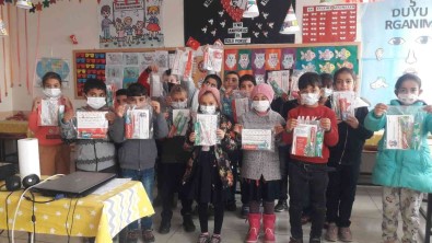 Kahta'daki Ögrencilere, Dis Bakim Seti Dagitildi