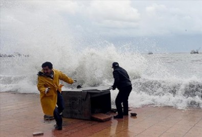 Meteoroloji'den İstanbul için fırtına uyarısı! Uzmanlar saat verdi