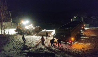 Yolda Kalan Araçlarin Imdadina Büyüksehir Belediyesi Yetisti