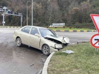 Yoldaki Refüje Çarparak Durabildi Açiklamasi 2 Yarali