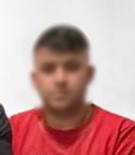 Kendilerine Polis Süsü Veren Gaspçilar Bir Kisiyi Biçaklayarak Öldürdü