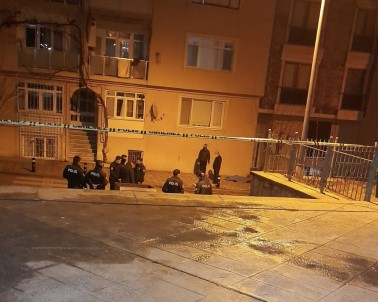 Yasli Adam Kaldirimda Ölü Bulundu