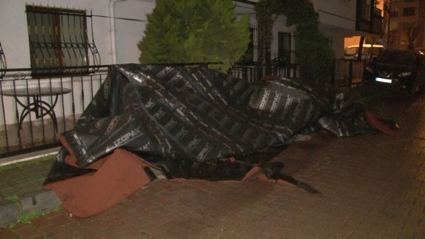 Meteoroloji uyarmıştı: Mega kentten fırtına manzaraları!