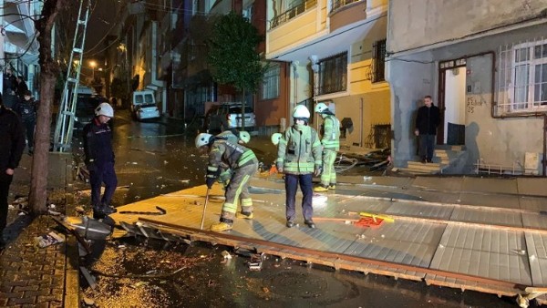 Meteoroloji uyarmıştı: Mega kentten fırtına manzaraları!