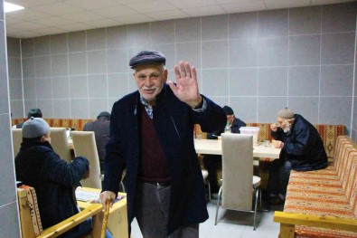 Amasya Belediyesi'nden Yaslilara, Üniversitelilere Ücretsiz Çay Ve Çorba