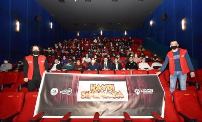 Baskan Kilca, Ögrencilerle 'Kesisme; Iyi Ki Varsin Eren' Filmini Izledi