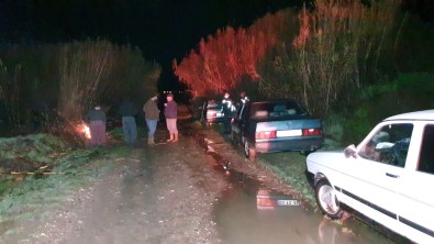 Bir Anda Yükselen Sularin Ortasinda Kaldilar