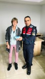 Cüzdanini Kaybeden Turistin Imdadina Jandarma Yetisti