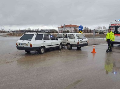 Eregli'de Otomobiller Çarpisti Açiklamasi 3 Yarali