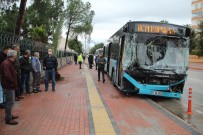 Freni Patlayan Sehiriçi Yolcu Otobüs Kontrolden Çikip  9 Araca Çarpti Açiklamasi 5 Yarali