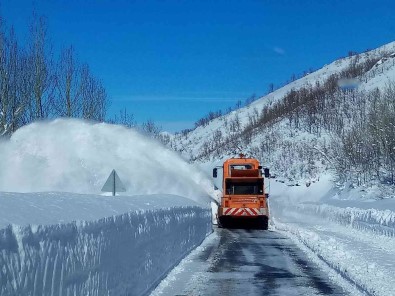 Tunceli'de 154 Köy Yolu Ulasima Kapandi, Bir Ilçede Egitime Ara Verildi