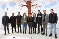 Üniversiteli Ögrenciler Ilkokul Sinifini Güzellestirdiler