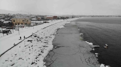 Van Gölü Buz Tuttu