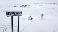 Ardahan'da Saglikçilar Kar, Tipi Ve Firtinaya Ragmen Köy Köy Gezip Asilama Yapiyor