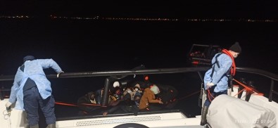 Ayvalik'ta 28 Göçmen Kurtarildi