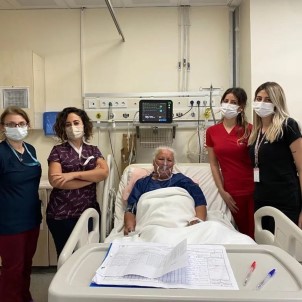 Doktorlarin Çabasi Ile Hayata Tutundu