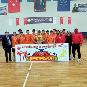Erkekler Futsal Turnuvasi'nda Arif Molu MTAL Sampiyon Oldu