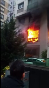 Kadiköy'de Yanan Evde Mahsur Kalan Kadin Hayatini Kaybetti
