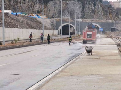 Açilisi Yapilacak Sahil Yolunda Temizlik Çalismalari Sürüyor