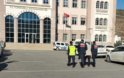 Baz Istasyonunu Soydu, Kaçamadan Yakalandi